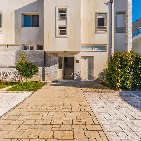Perla Lalez Durres * Plazhi San Pietro
