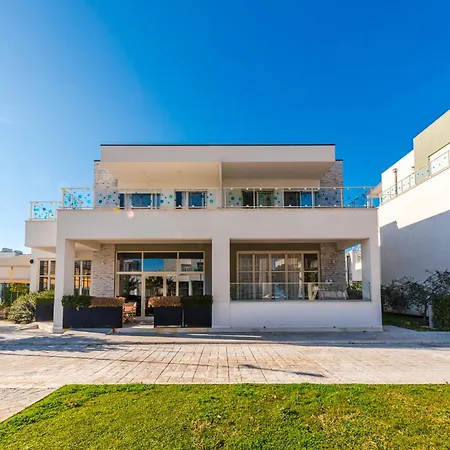 Perla Lalez Durres Plazhi San Pietro