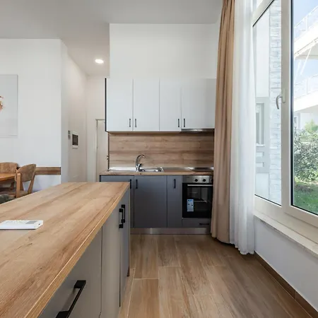 Perla Lalez Durres By Pikhost Plazhi San Pietro