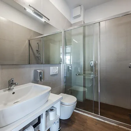 Perla Lalez Durres By Pikhost Plazhi San Pietro