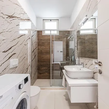 Perla Lalez Durres By Pikhost