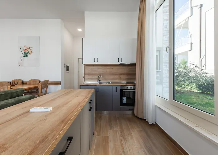 Perla Lalez Durres By Pikhost Plazhi San Pietro