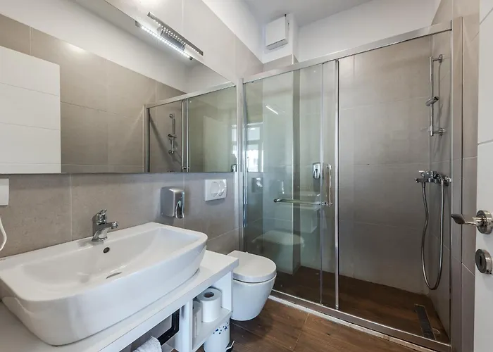 Perla Lalez Durres By Pikhost Plazhi San Pietro